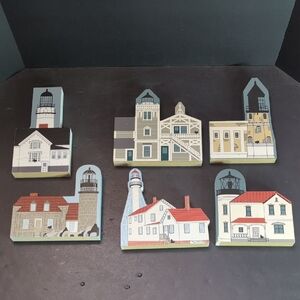 VGT 90s Lot Of 6 The Cats Meow Wooden Hand painted Lighthouse Collection.